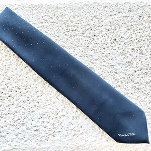 Oscar de la Renta Navy Blue Tie Tiny Dot Vintage 80s Necktie